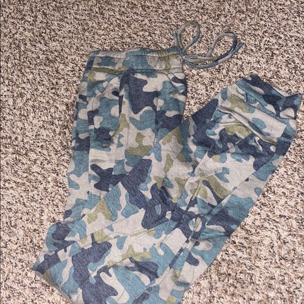 camo joggers/sweatpants